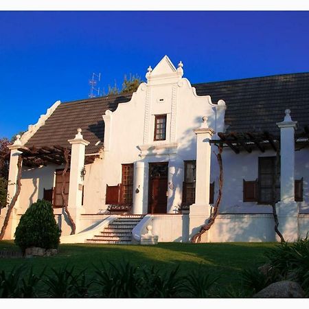 Апартаменты Mooiplaas Wine Estate Стелленбос Экстерьер фото
